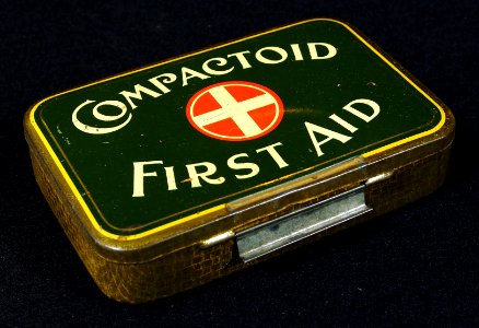 Compactoid First Aid tin, pic3 photo