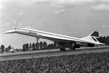 Concorde (vliegtuig) weer (tweede keer) even op Schiphol landing van de Concord, Bestanddeelnr 932-2777