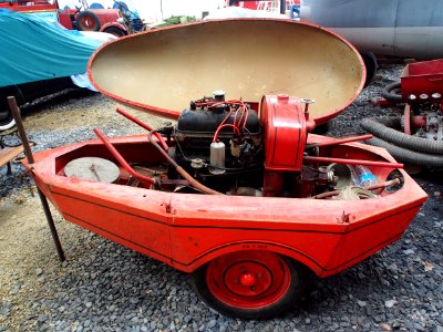 Commune dEnglebelmer (Somme), Pompes Guinard, Fire fighting pump trailer opened
