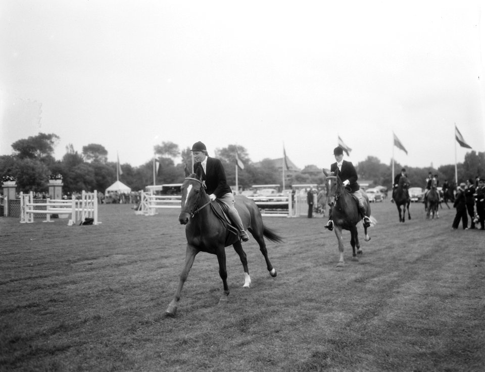 Concours Hippique Den Haag met Prinses Beatrix en Prinses Irene, Bestanddeelnr 906-7292