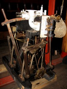 Compound type steam ship engine photo