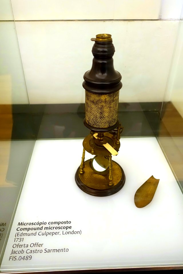 Compound microscope, Edmund Culpeper, London, 1731 - Museu da Ciência da Universidade de Coimbra - University of Coimbra - Coimbra, Portugal - DSC09065