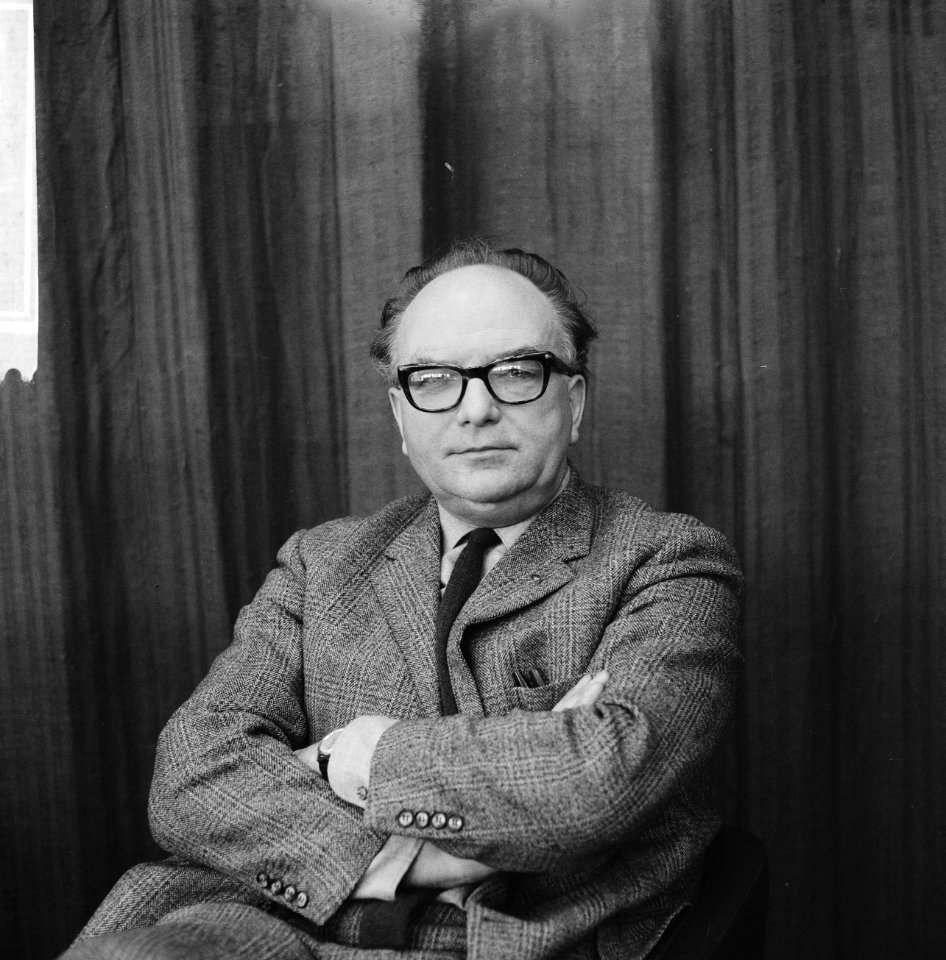 Conferentie door de Dr. Wiardi Beckman stichting, een van de sprekers is archite, Bestanddeelnr 918-7828