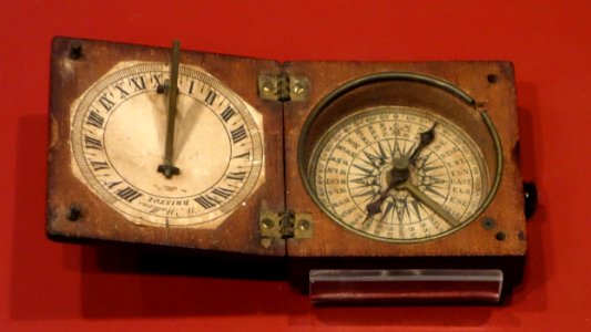 Compass made by W. Watkins, Bristol, England, 1820 - Wisconsin Historical Museum - DSC03297