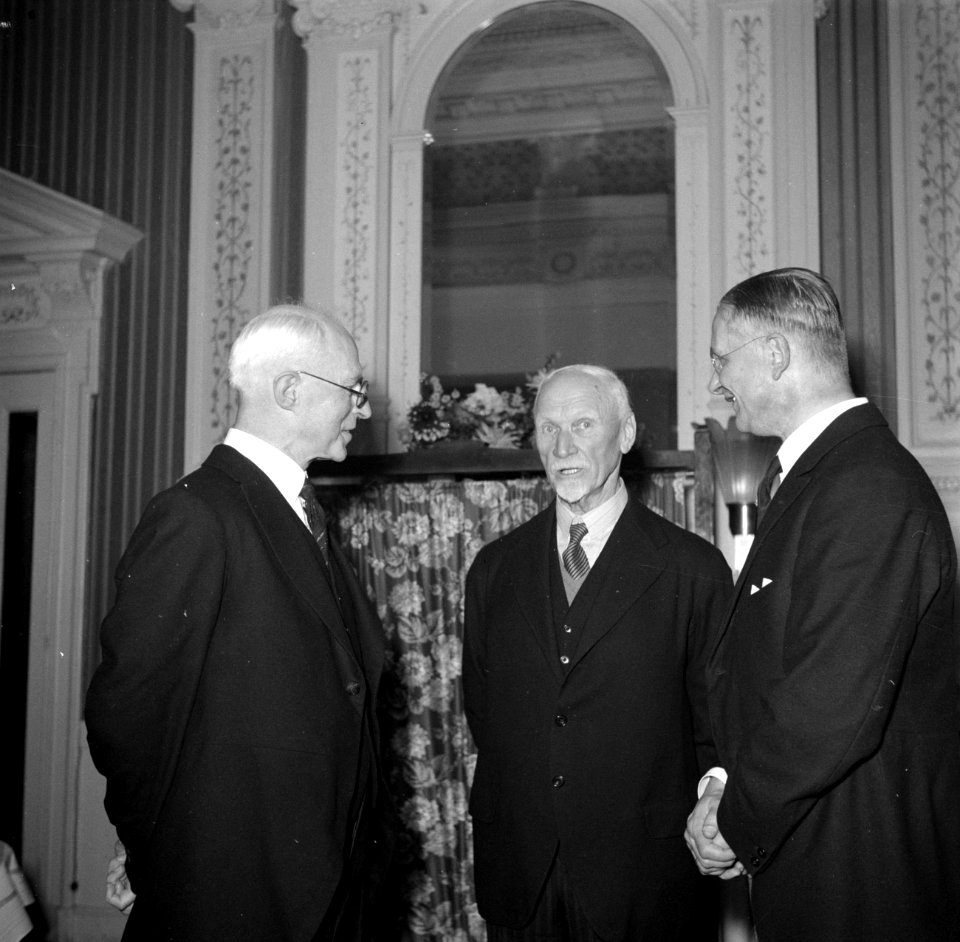 Conferentie op Kasteel Oud Wassenaar. De Zuid-Afrikaanse premier Jan Smuts in ge, Bestanddeelnr 254-2260