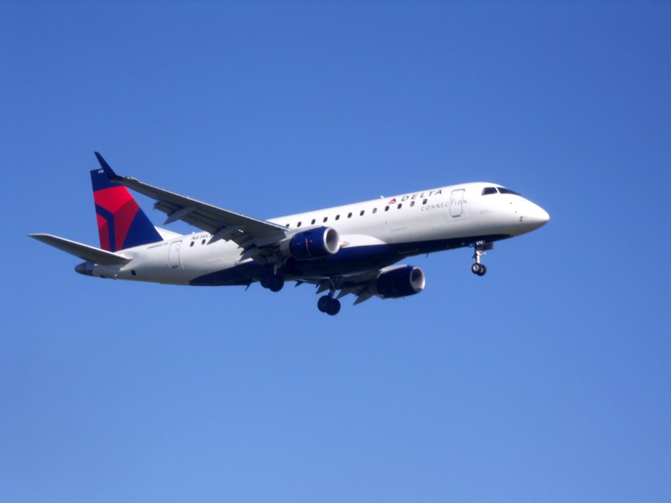 Compass Airlines E-175 N614CZ KDCA