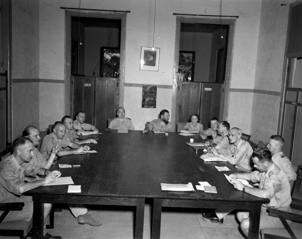 Conferentie en maaltijd van de hoofden van de buitenkantoren van de Legervoorlic, Bestanddeelnr 11259