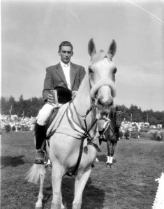 Concours hippique te Rotterdam Van der Kar (persplaat), Bestanddeelnr 909-8300