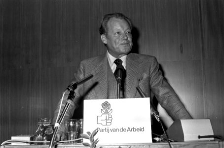 Conferentie Vrede en Veiligheid in Amsterdam Brandt aan het woord, Bestanddeelnr 928-8724