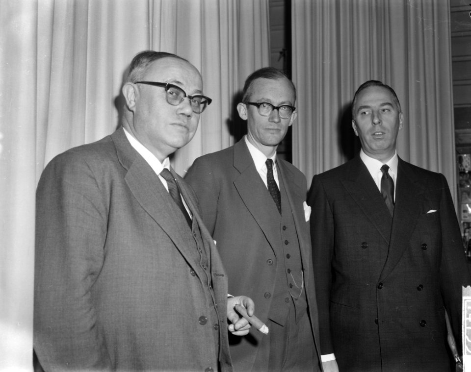 Conferentie VVD in Minervapaviljoen, van links naar recht H. van Riel , H. J. Wi, Bestanddeelnr 914-7536