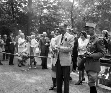 Concours Hippique te Rotterdam Prins Bernhard , prinses Beatrix in het kamp van, Bestanddeelnr 912-8916