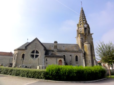 Condé-sur-Suippe (Aisne) Église, vue latérale