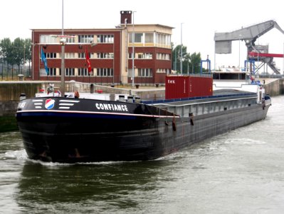 Confiance - ENI 02321403 leaving the Van Cauwelaertsluis, pic1-001