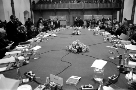 Conferentie van Ministers van Buitenlandse Zaken van EEG-landen in Den Haag, Ridderzaal, Bestanddeelnr 926-0395