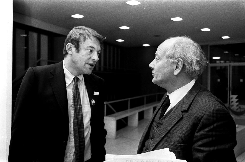 Congres D66 in RAI Amsterdam. Drs. J. Den Uyl (rechts) en Van Mierlo, Bestanddeelnr 923-0749