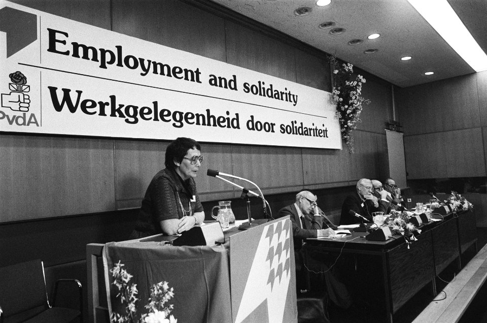 Conferentie werkgelegenheid (PvdA) in Amsterdam, RAI PvdA-voorzitter Ien van de, Bestanddeelnr 930-0456