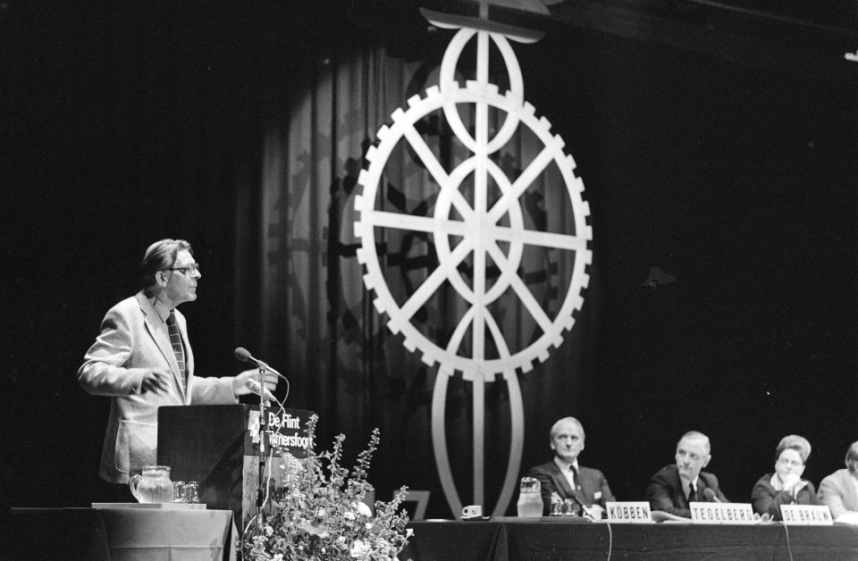 Congres Samen Leven in Verscheidenheid in Amersfoort v.l.n.r. minister Albeda, Bestanddeelnr 934-7212