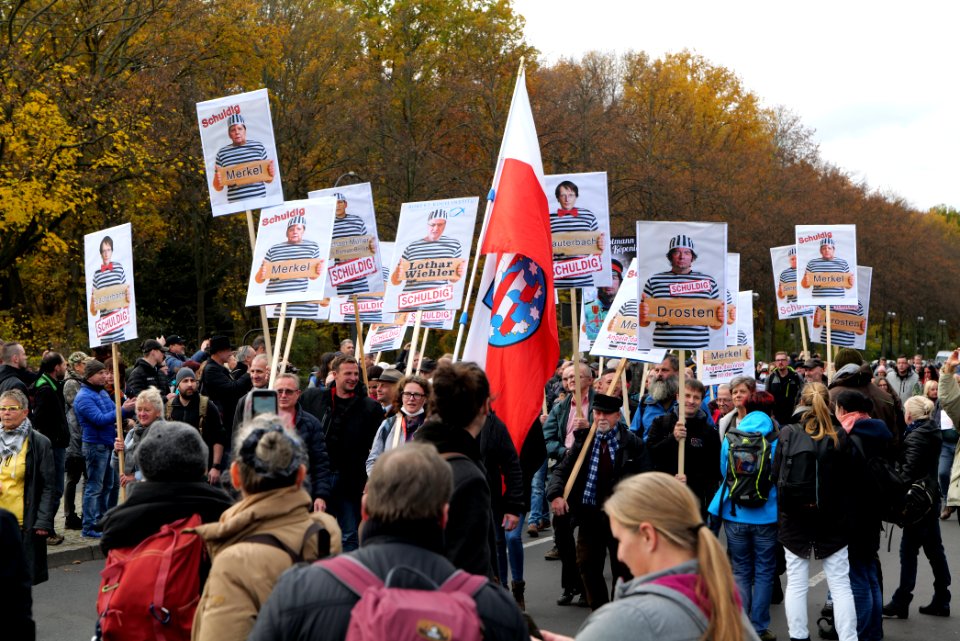 Conspiracist demonstration Berlin 2020-11-18 47