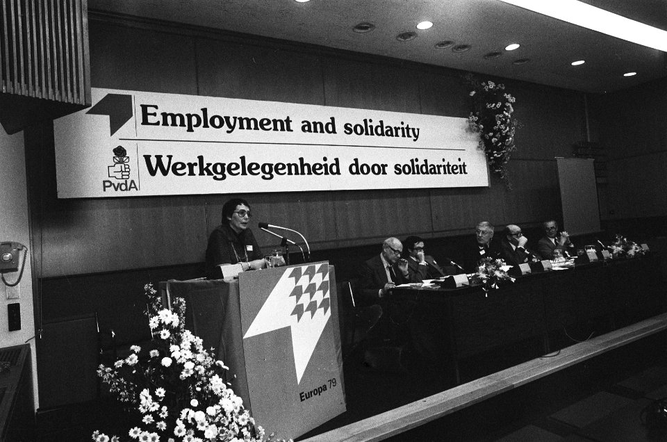 Conferentie werkgelegenheid (PvdA) in Amsterdam, RAI PvdA-voorzitter Ien van de, Bestanddeelnr 930-0457