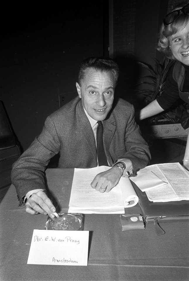 Congres Staatsrecht en Huishoudelijk Congres D66 te Arnhem 7 E.W. van Praag,10 m, Bestanddeelnr 921-9432