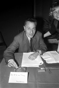 Congres Staatsrecht en Huishoudelijk Congres D66 te Arnhem 7 E.W. van Praag,10 m, Bestanddeelnr 921-9432