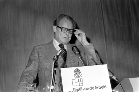 Conferentie Vrede en Veiligheid in Amsterdam Brandt aan het woord, Bestanddeelnr 928-8728