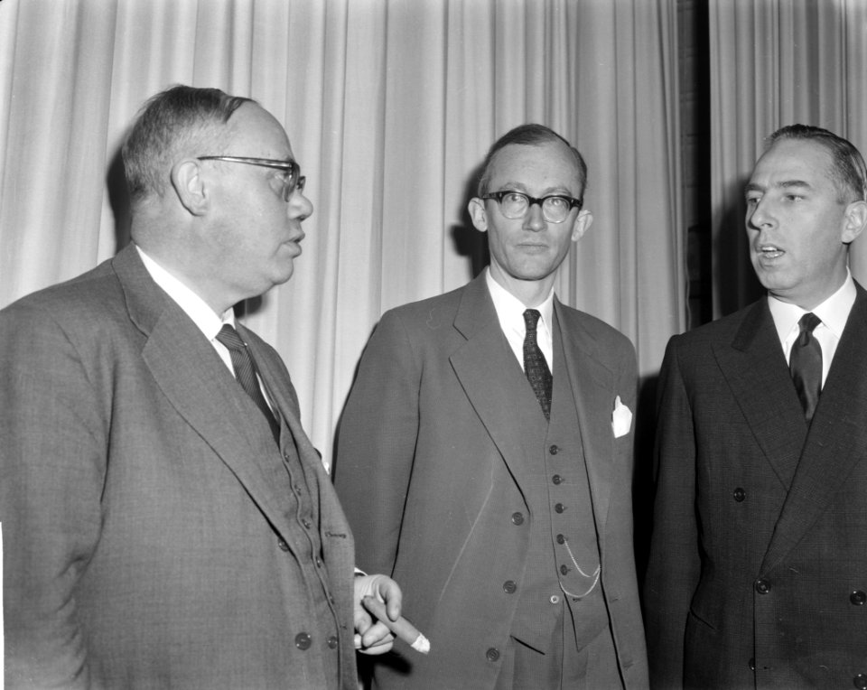 Conferentie VVD in Minervapaviljoen, van links naar recht H. van Riel , H. J. Wi, Bestanddeelnr 914-7543