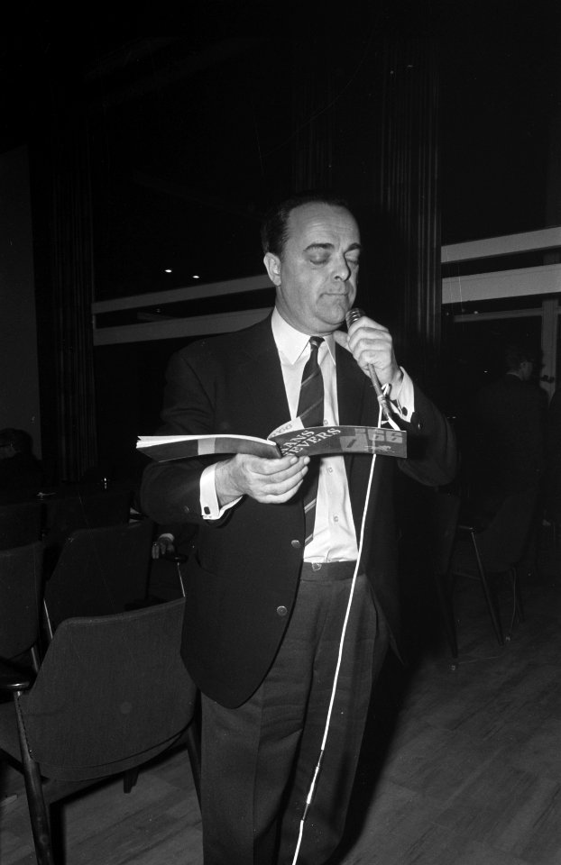 Congres Staatsrecht en Huishoudelijk Congres D66 te Arnhem nr. 11 , 12 mr. J. B, Bestanddeelnr 921-9437