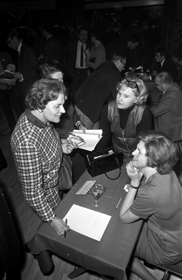 Congres Staatsrecht en Huishoudelijk Congres D66 te Arnhem mw H.C.M. Smits van W, Bestanddeelnr 921-9429