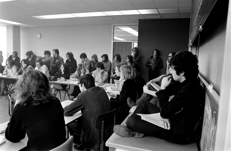 Congres ASVA te Amsterdam over nieuwe opzet van ASVA. Studenten tijdens een sect, Bestanddeelnr 923-3449