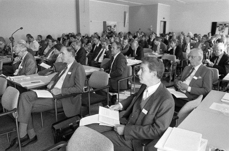 Congres Onderwijsrecht in Utrecht v.l.n.r. prof. Koekoek drs. De Haan en Prof. , Bestanddeelnr 934-0893