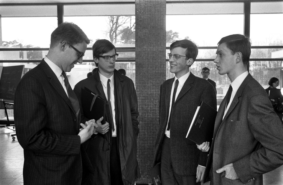 Congres Nederlandse Studenten Raad TH Twente , vier linkse leden W.J. Koning (vo, Bestanddeelnr 919-0283