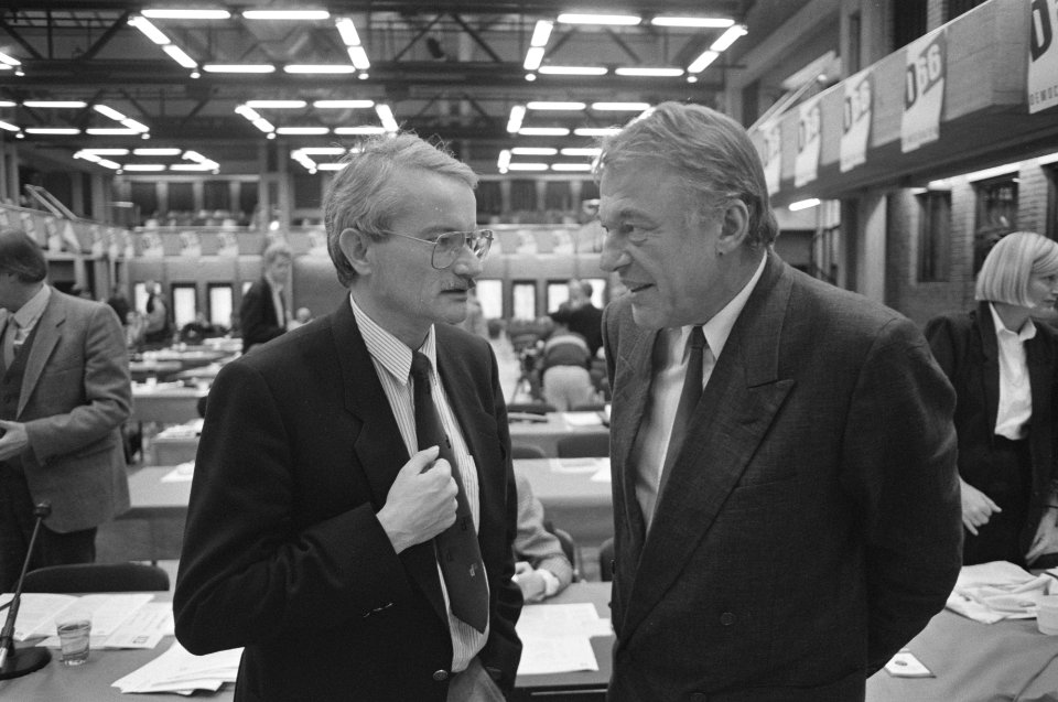 Congres D66 Hans van Mierlo (r) met nieuwe voorzitter Michel Jager, Bestanddeelnr 934-3490