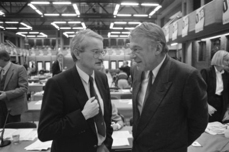 Congres D66 Hans van Mierlo (r) met nieuwe voorzitter Michel Jager, Bestanddeelnr 934-3490