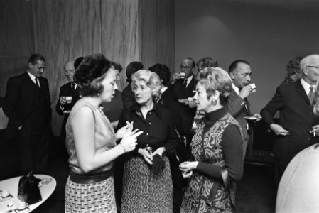 Congres De Beroepsarbeid gehuwde vrouw Utrecht i.a.v. Prinses Beatrix en konin, Bestanddeelnr 924-0510