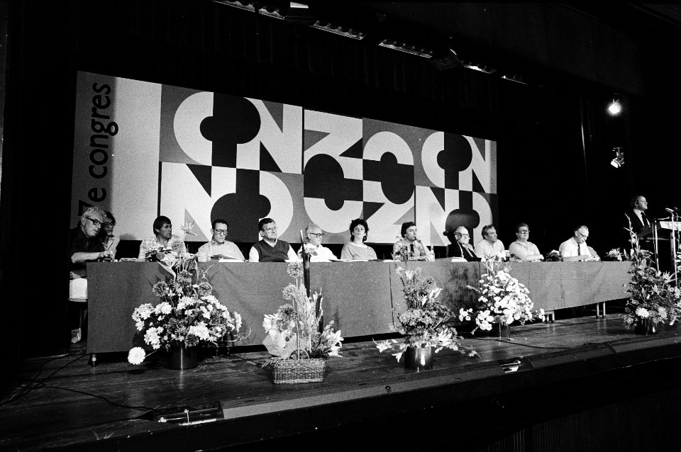 Congres CPN overzicht mensen achter de tafel, Bestanddeelnr 930-8656