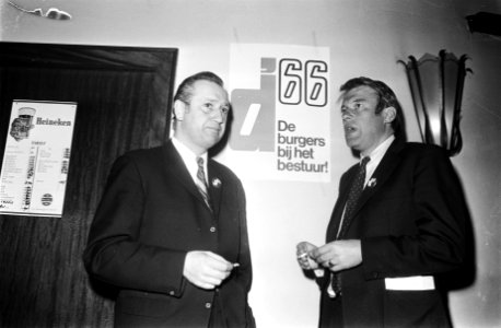 Congres D66 in Rotterdam. Links voorzitter Beekmans en rechts H. van Mierlo, Bestanddeelnr 923-4035