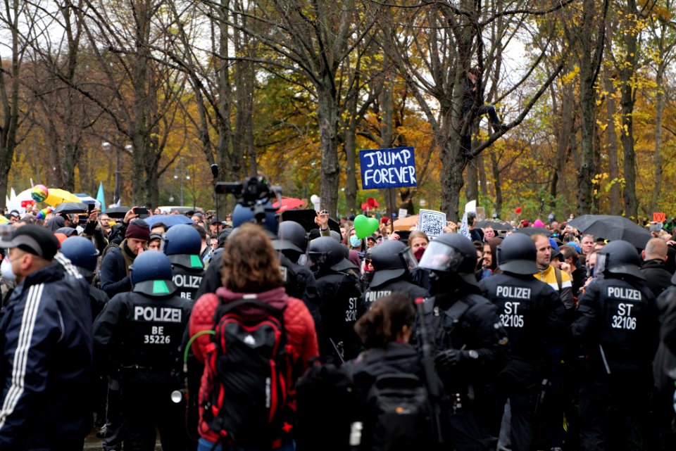 Conspiracist demonstration Berlin 2020-11-18 250