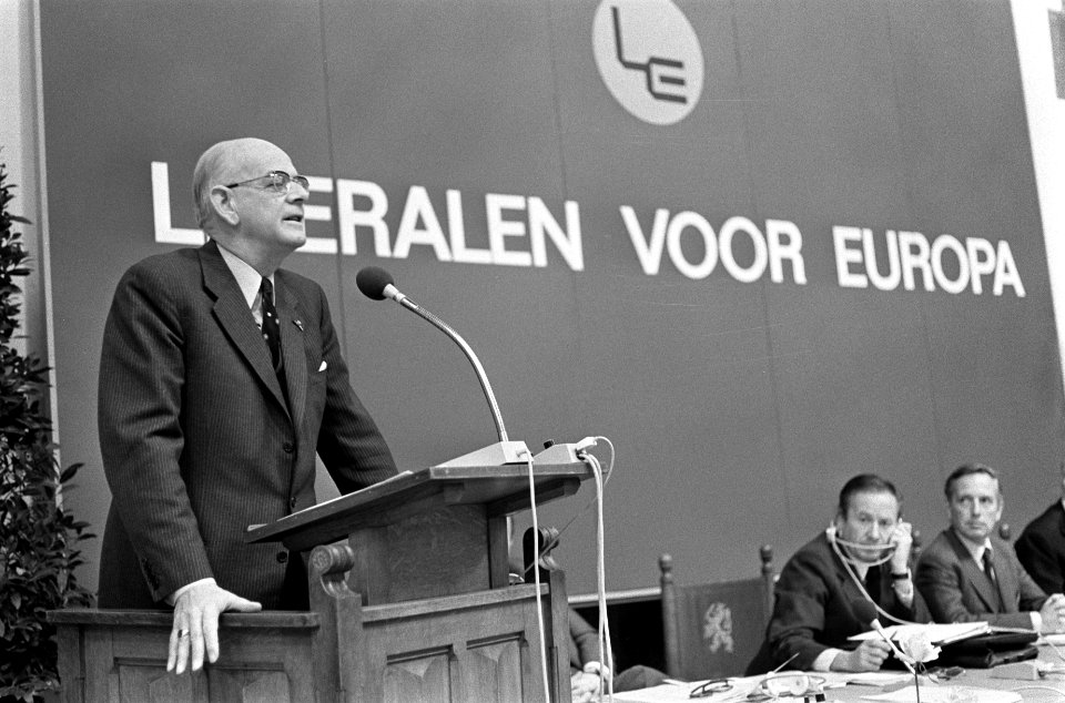 Congres Liberale en Democratische Partijen in EG in Den Haag 26 Genscher, 28, Bestanddeelnr 928-8737