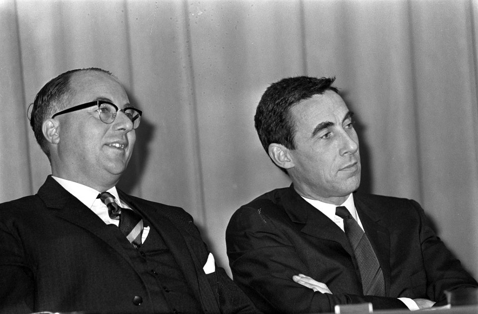 Congres over Geluidshinder in aula Technische Hogeschool te Delft nr. 4 , tijd, Bestanddeelnr 921-7723