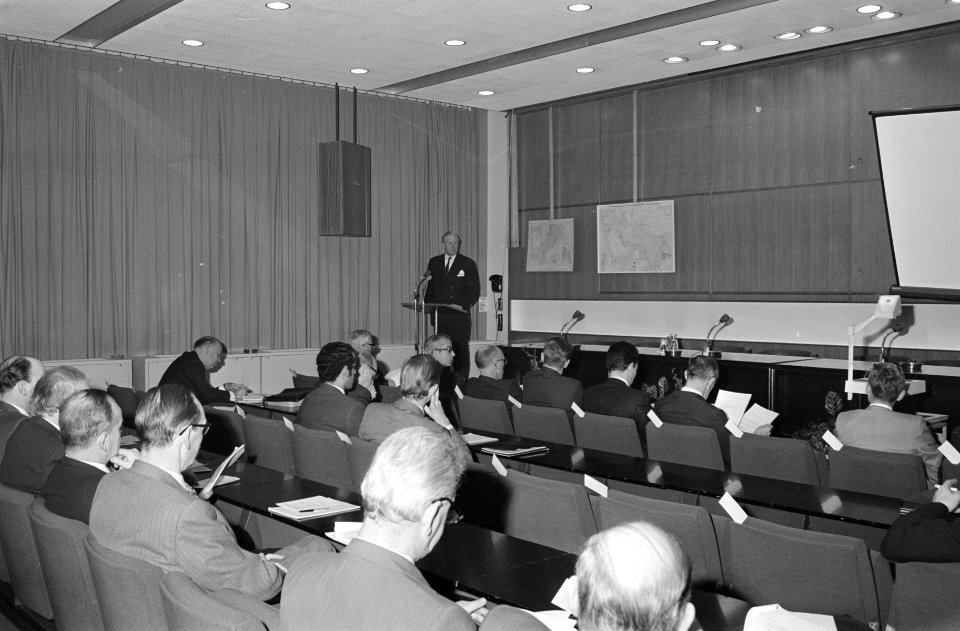 Congres Midden-Oosten Instituut in RAI, Amsterdam over mogelijkheden tot groei , Bestanddeelnr 924-2348