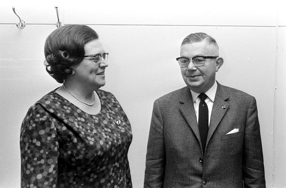 Congres over Gezinsverzorging te Utrecht mw. M. van der Wall-Duyvendak, burgem…, Bestanddeelnr 920-8159