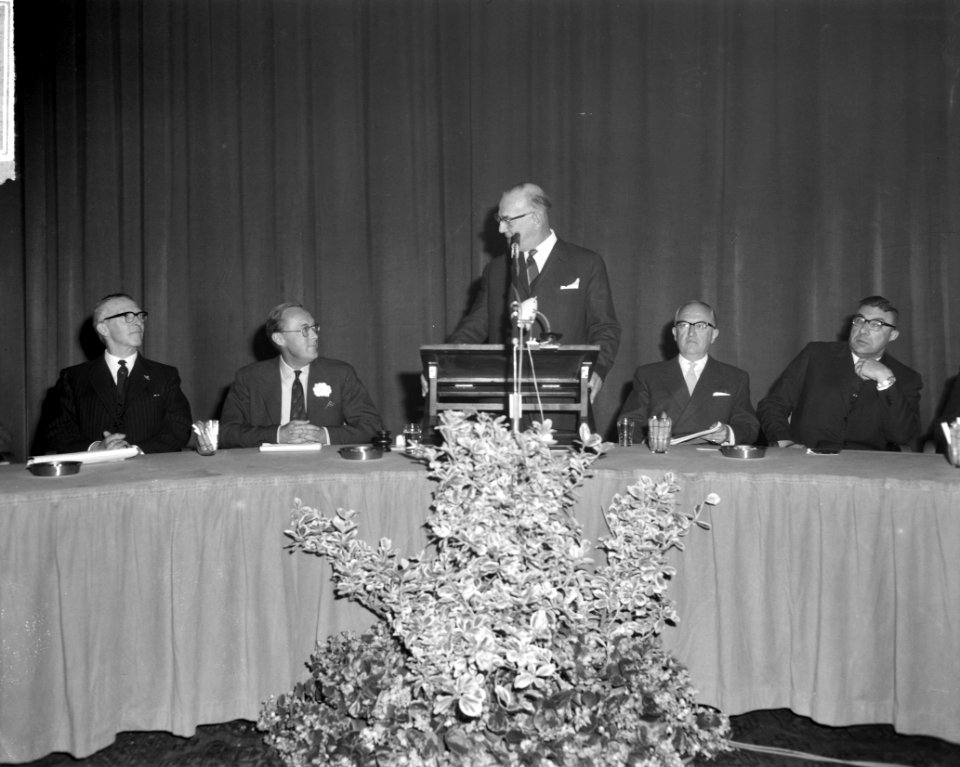Congres randgebieden in Leeuwarden begonnen, Bestanddeelnr 915-1804