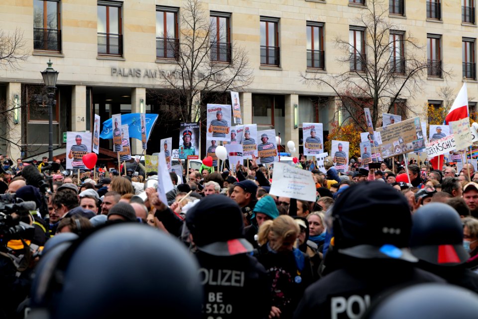 Conspiracist demonstration Berlin 2020-11-18 63