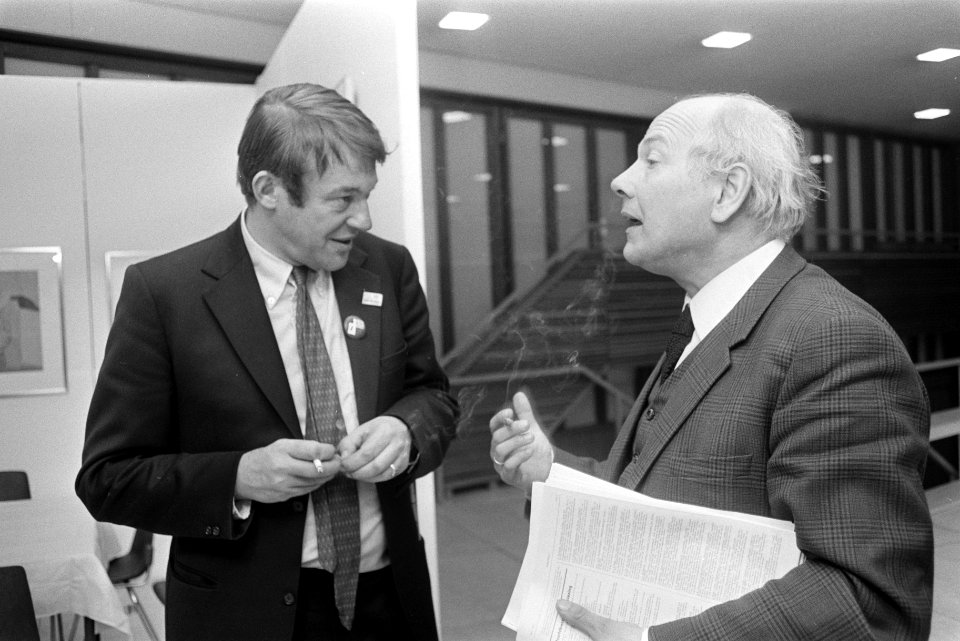 Congres D66 in RAI Amsterdam. Drs. J. Den Uyl (rechts) en Van Mierlo, Bestanddeelnr 923-0747