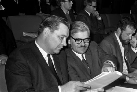 Congres Partij van de Arbeid in Nederlands Congresgebouw Den Haag P. Kors (recht, Bestanddeelnr 922-1838