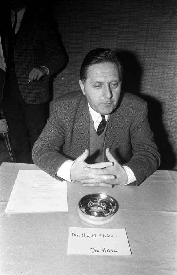 Congres Staatsrecht en Huishoudelijk Congres D66 te Arnhem nr. 6 Mr. H.W.M. St, Bestanddeelnr 921-9431