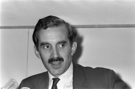 Congres PPR in Arnhem, de nieuw gekozen voorzitter Mr.E. Jurgens (kop) tijdens r, Bestanddeelnr 921-7403