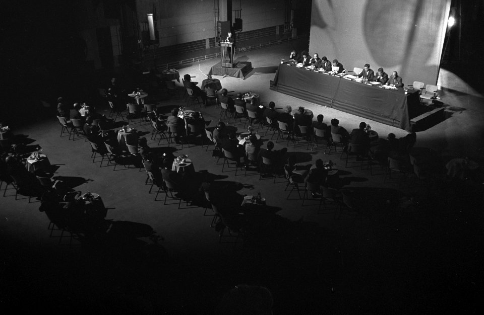 Congres Radio en TV-verslaggevers in Hilversum. Professor dr. P. J. A. van der H, Bestanddeelnr 921-4181