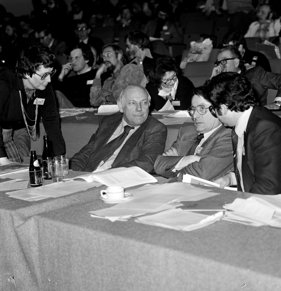 Congres PvdA inzake raads- en statenverkiezingen 1978 Ien van de Heuvel , Van T, Bestanddeelnr 929-5678